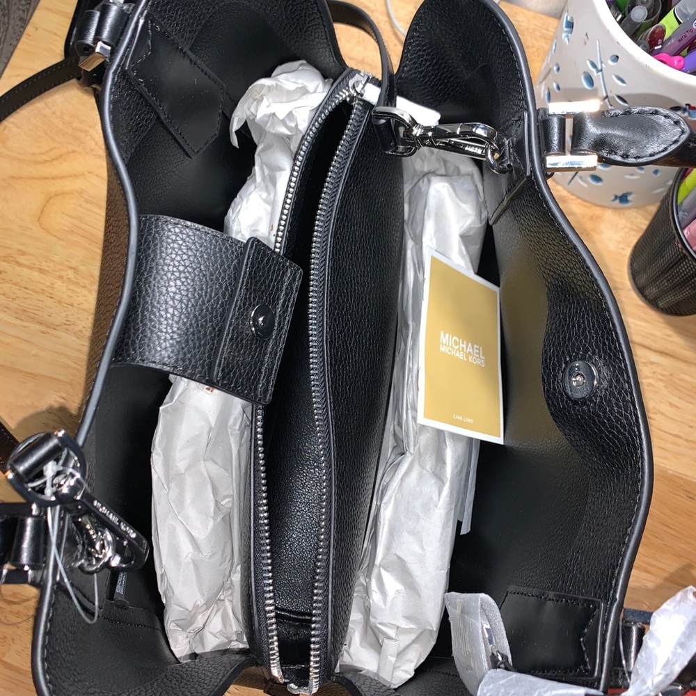 Michael Kors black leather purse - Picture 4 of 4